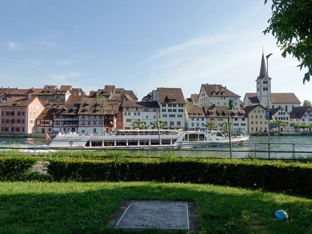 Passagierschiff vor Dissenhofen