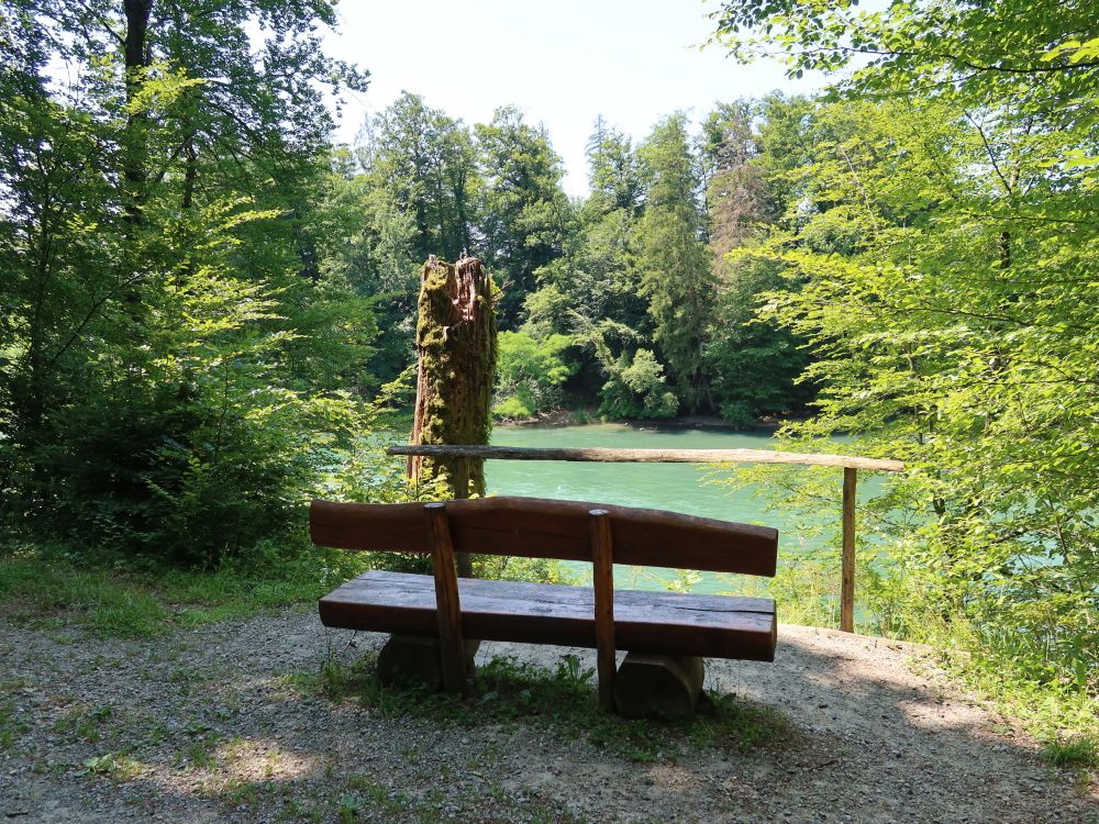 Sitzbank an der Reuss