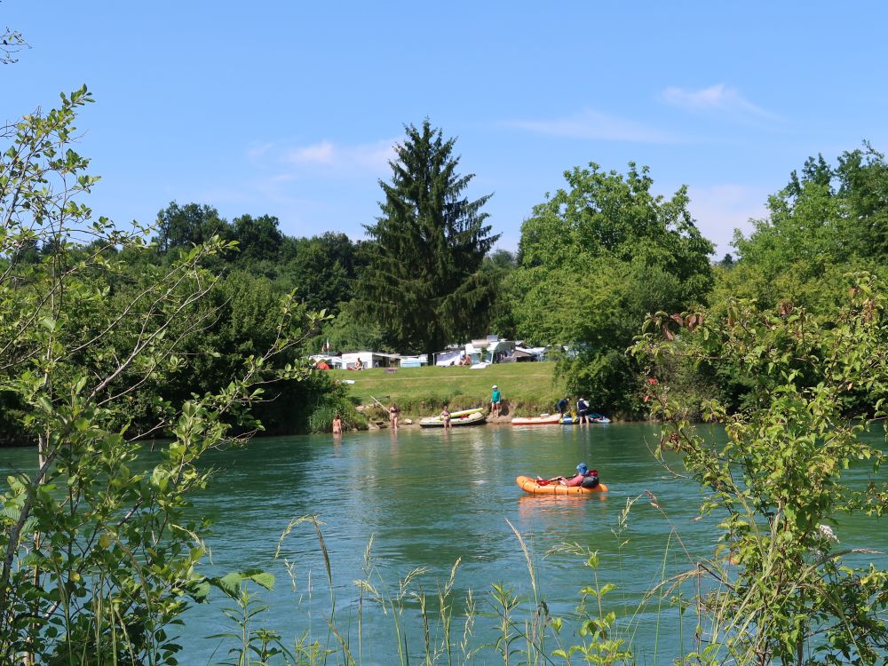 Camping und Schlauchboote
