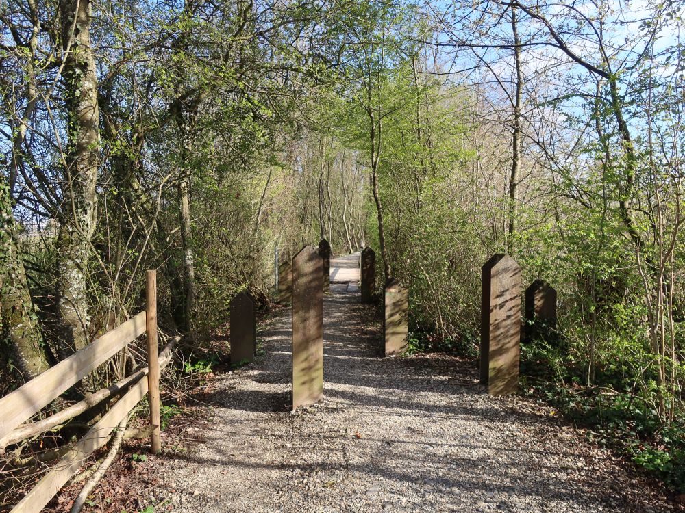 Panzersperren am Wanderweg