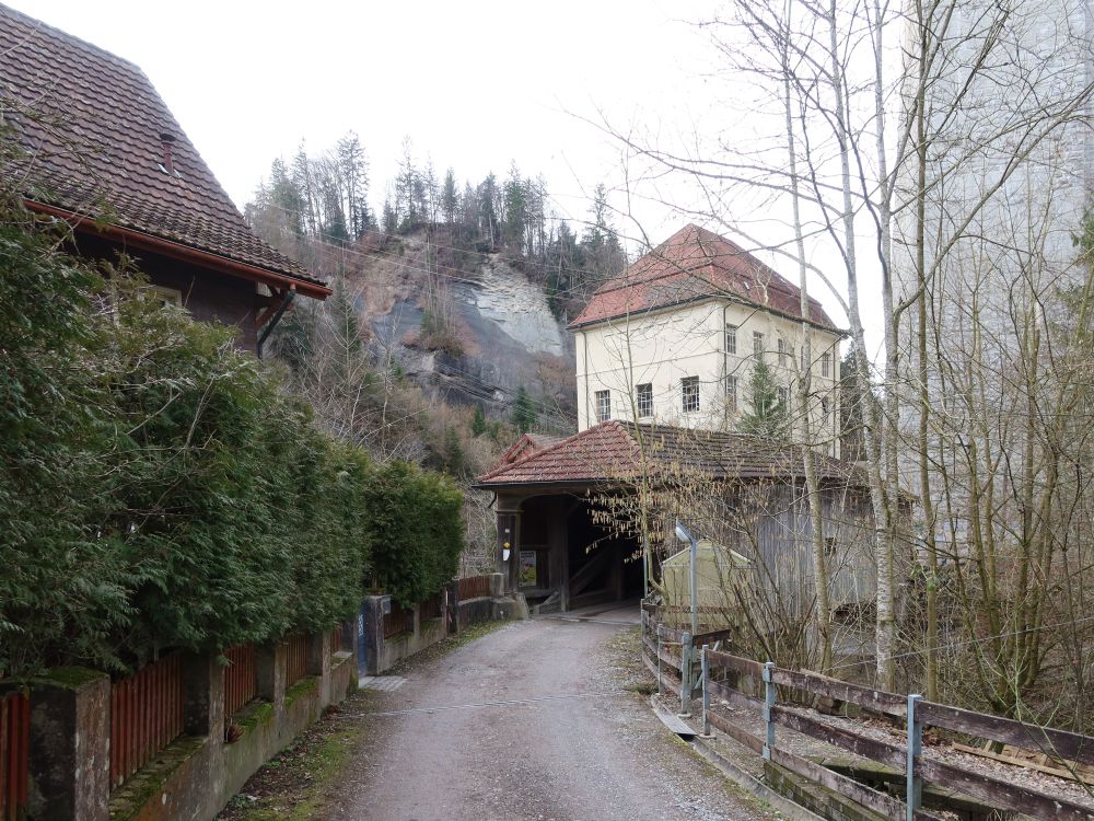 Gedeckte Holzbrücke über die Sitter