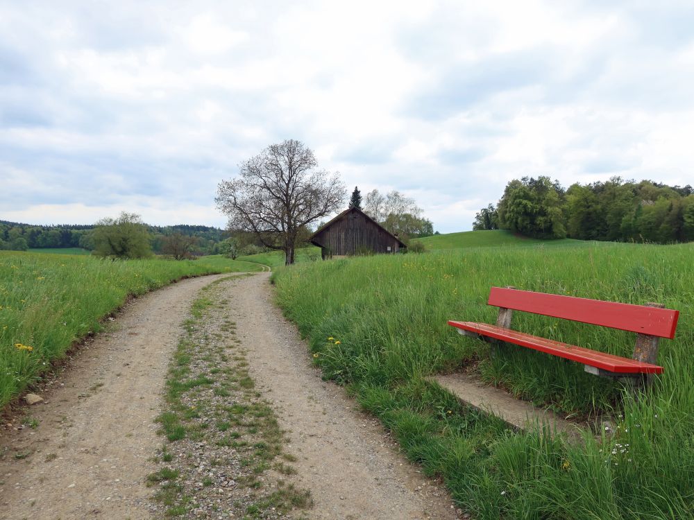 Sitzbank und Scheune