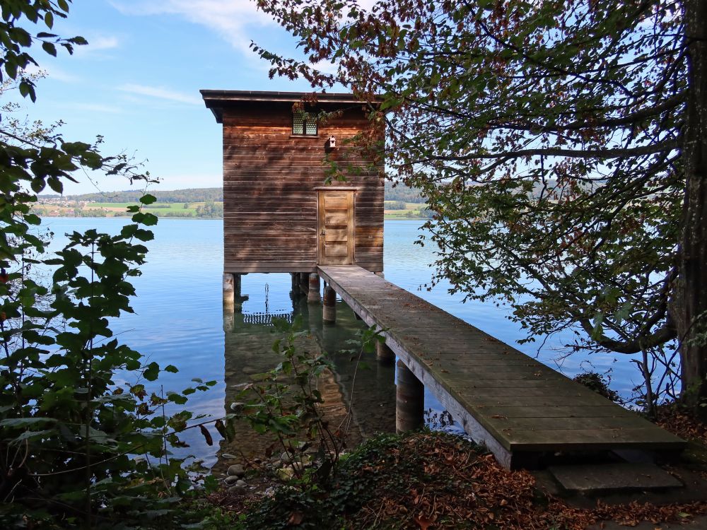 Seehütte mit Steg