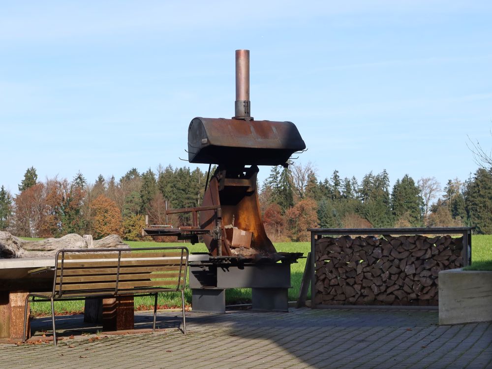 Grill aus Baggerschaufeln