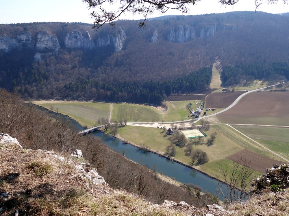 Donau und Parkplatz Kanuverleih