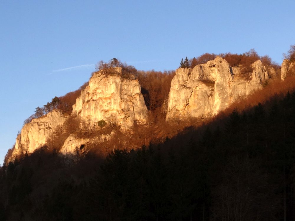 Wagenburg und Schlossfelsen in der Abendsonne