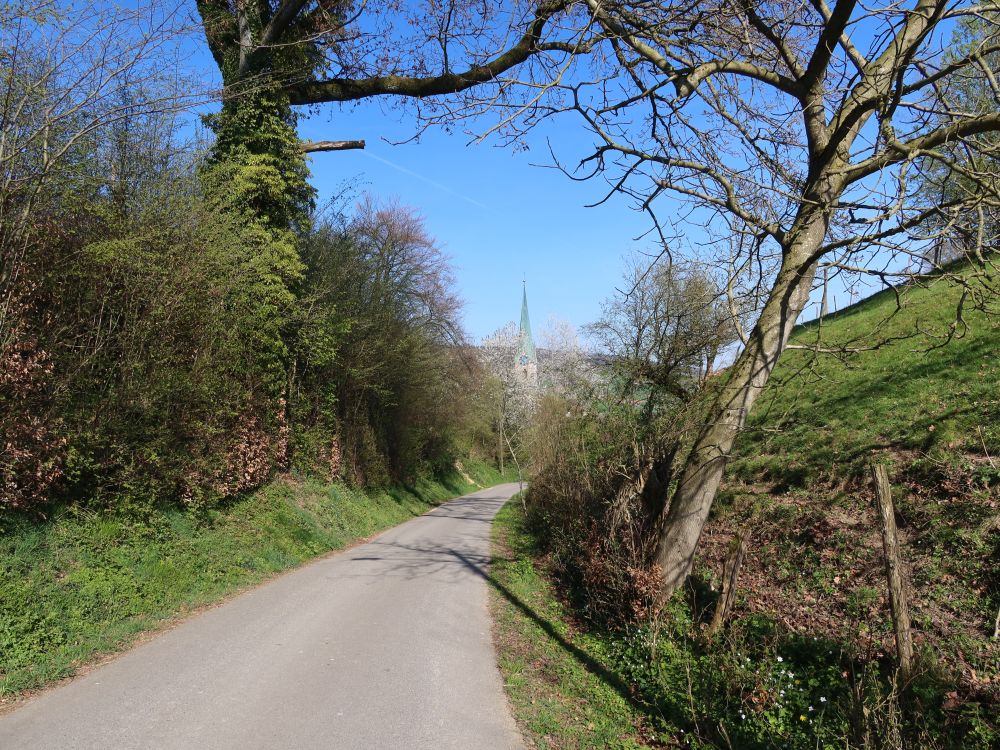 Steig mit Kirchturm