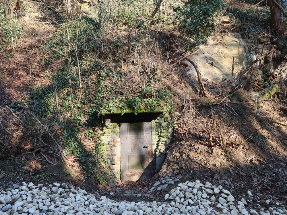 Felshöhle am Hohlweg