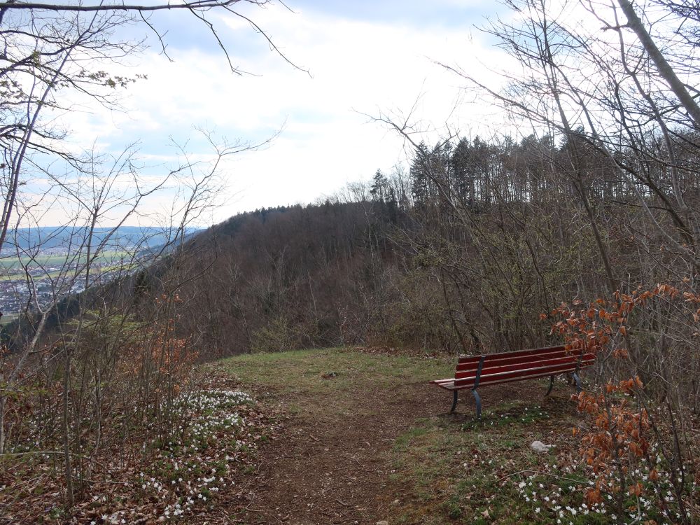 Sitzbank an der Felskante