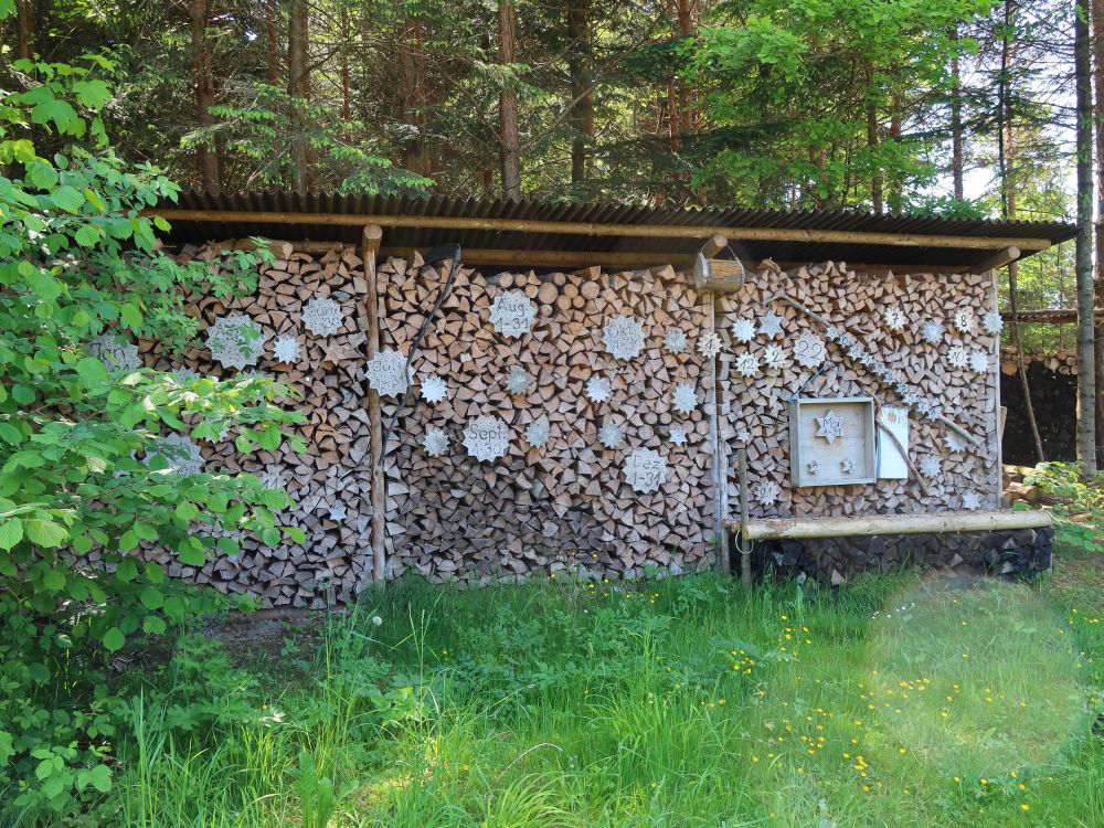 Kalendertage am Holzstapel