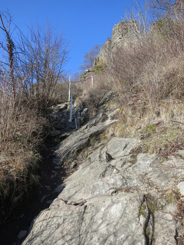 Aufstieg zur Ruine Hohenkrähen