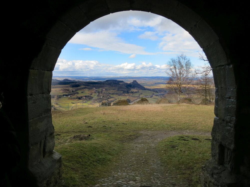 Hohen Krähen im Torbogen