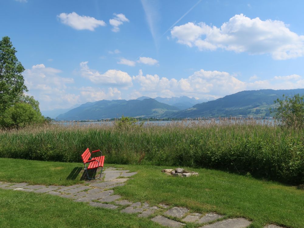 Sitzbank mit Alpenblick