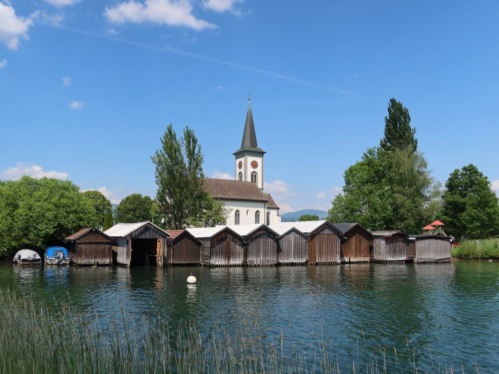 Kirche St. Martin und Bootshäuschen