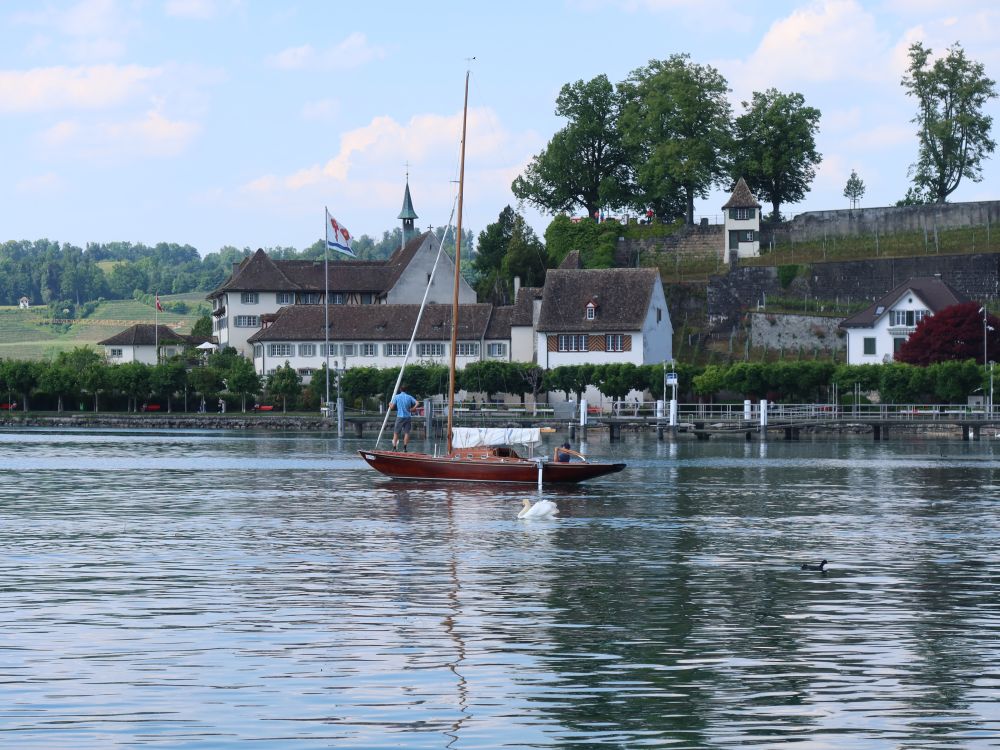 Segelboot vor dem Kapuzinerkloster