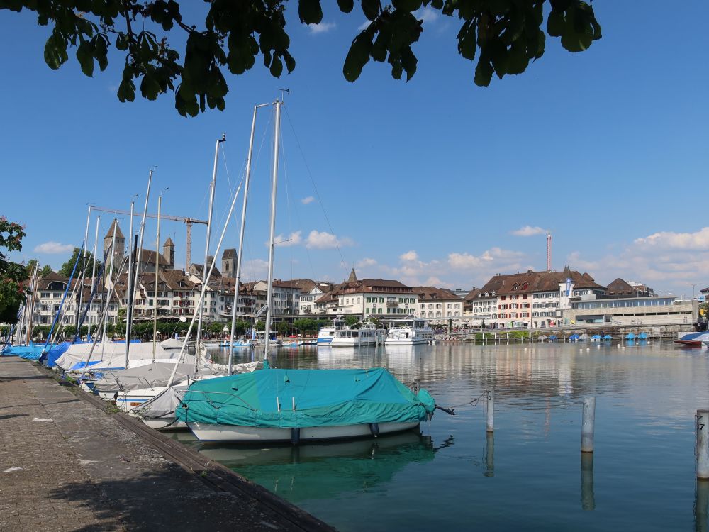 Häuser und Boote am Seequai