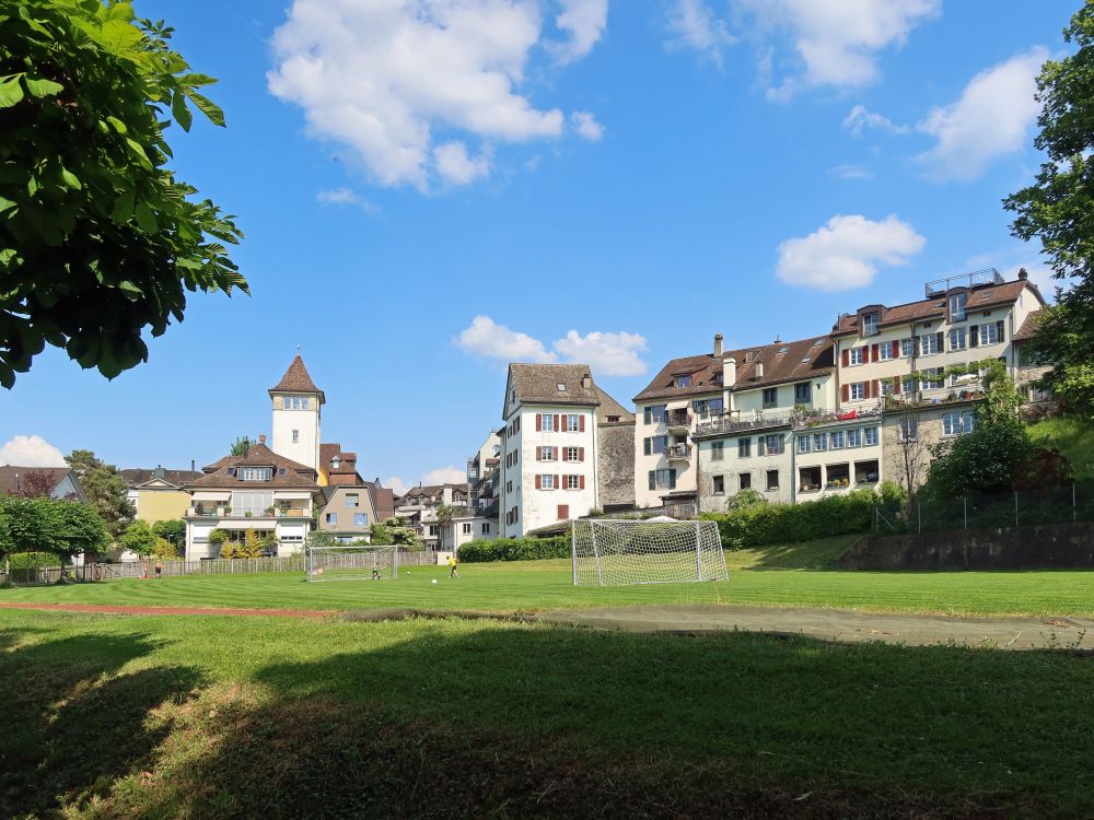 Sportplatz und Müseggturm