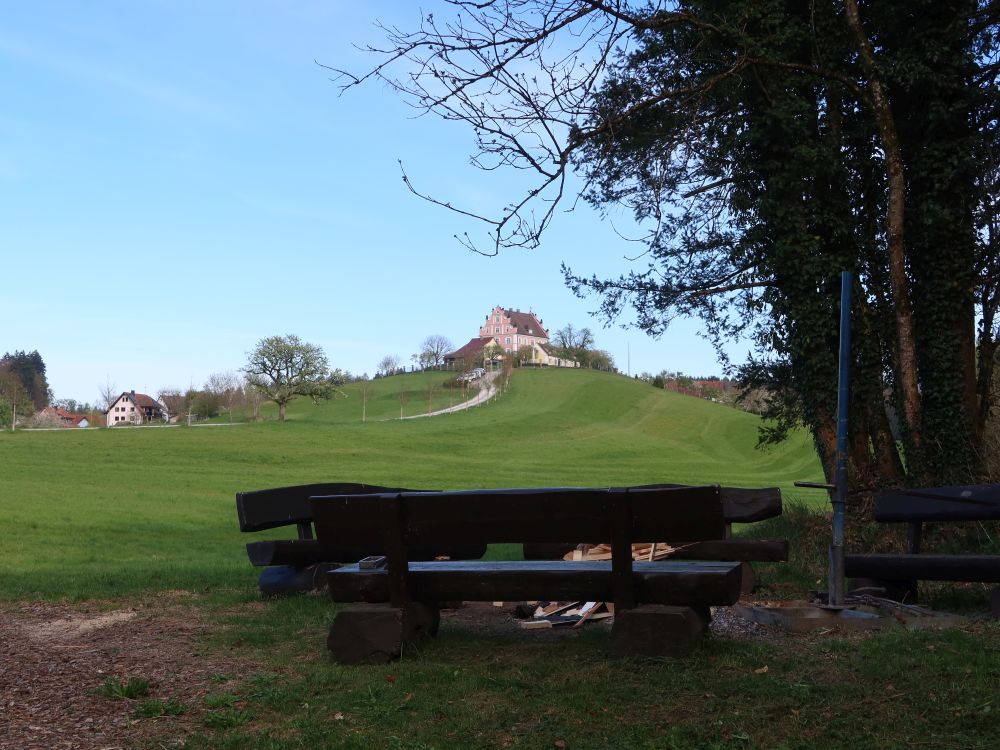 Sitzbank und Schloss Freudental