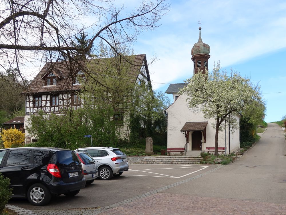Fachwerkhaus und Kapelle