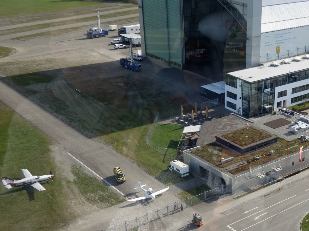 Vorfeld Zeppelin-Hangar