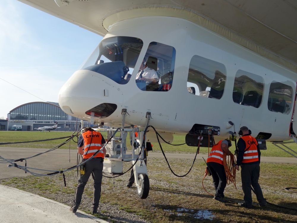 Zeppelin wird angebunden