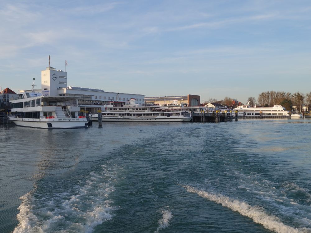 Hafen mit Zeppelinmuseum