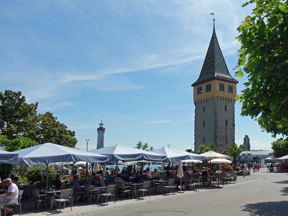 Biergarten und Mangturm