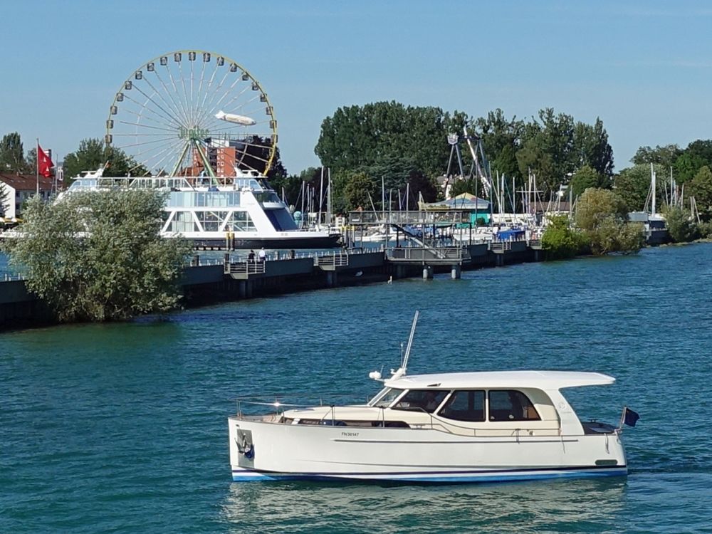 Autofähre und Riesenrad