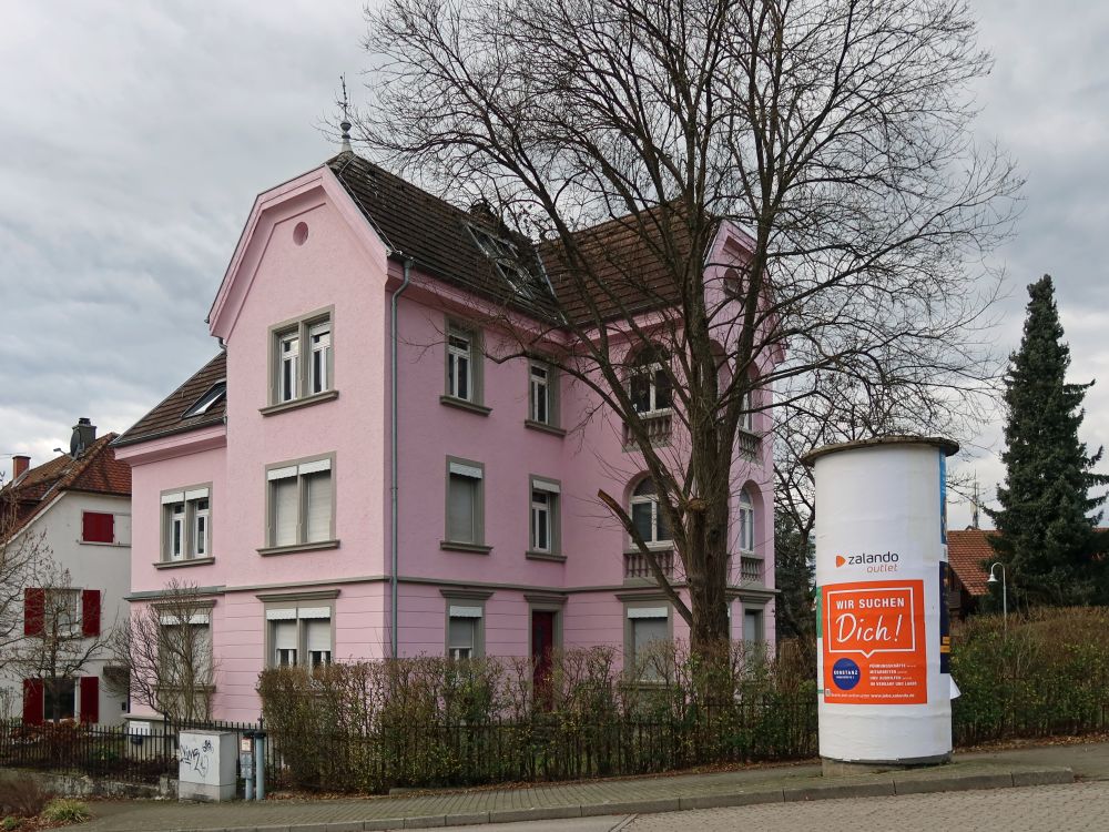 lila Haus in der Uhlandstrasse