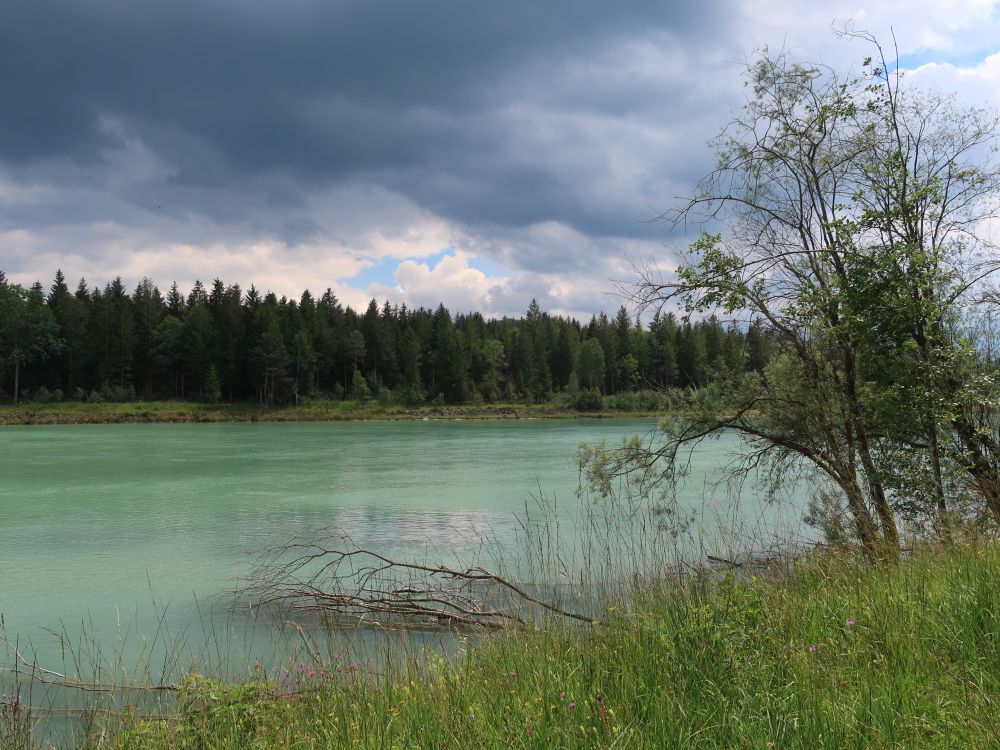 dunkle Wolken über der Lech