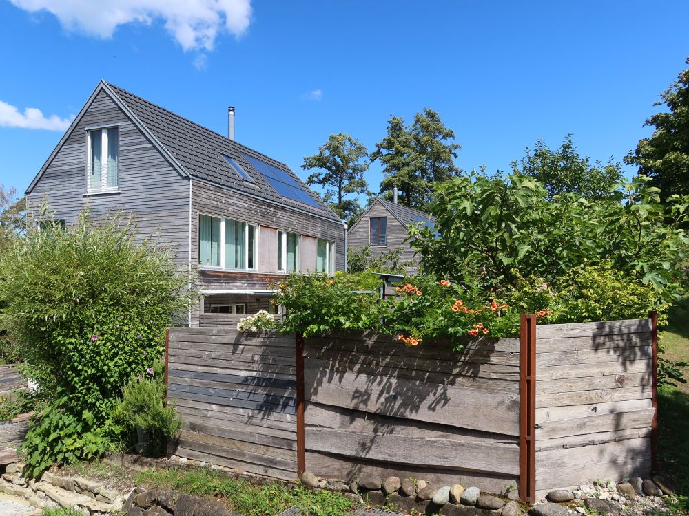 Haus mit Holzfassade