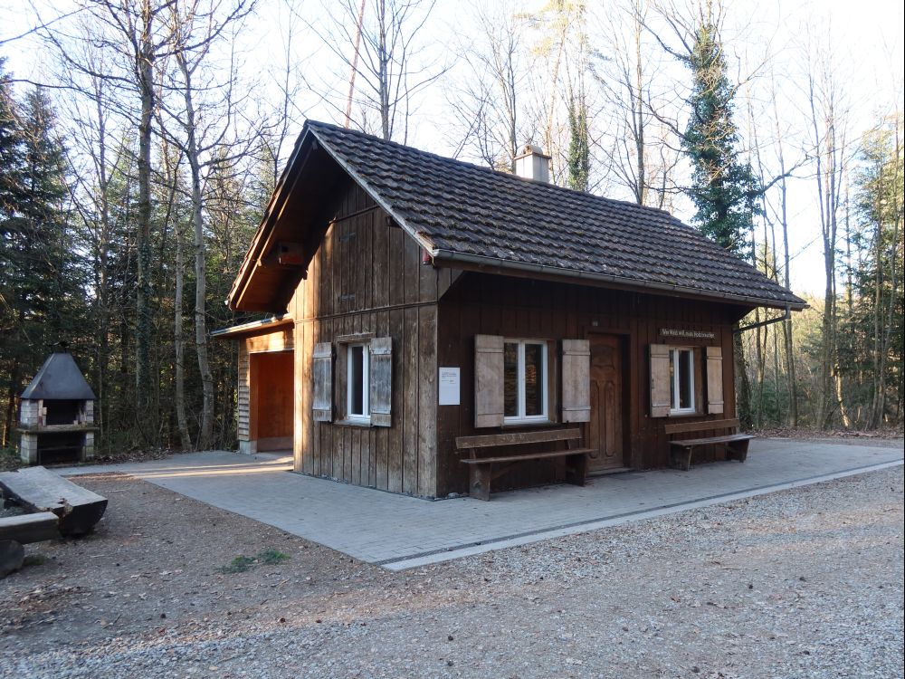 Waldhütte mit Grillplatz