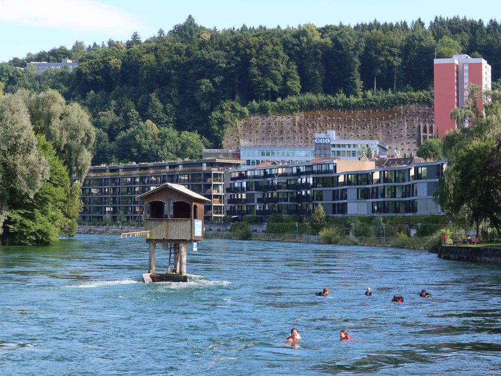 Pontonierhäuschen und Reussschwimmer