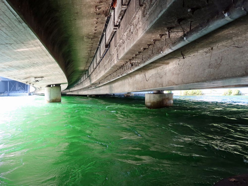 unter der Reussbrücke A2