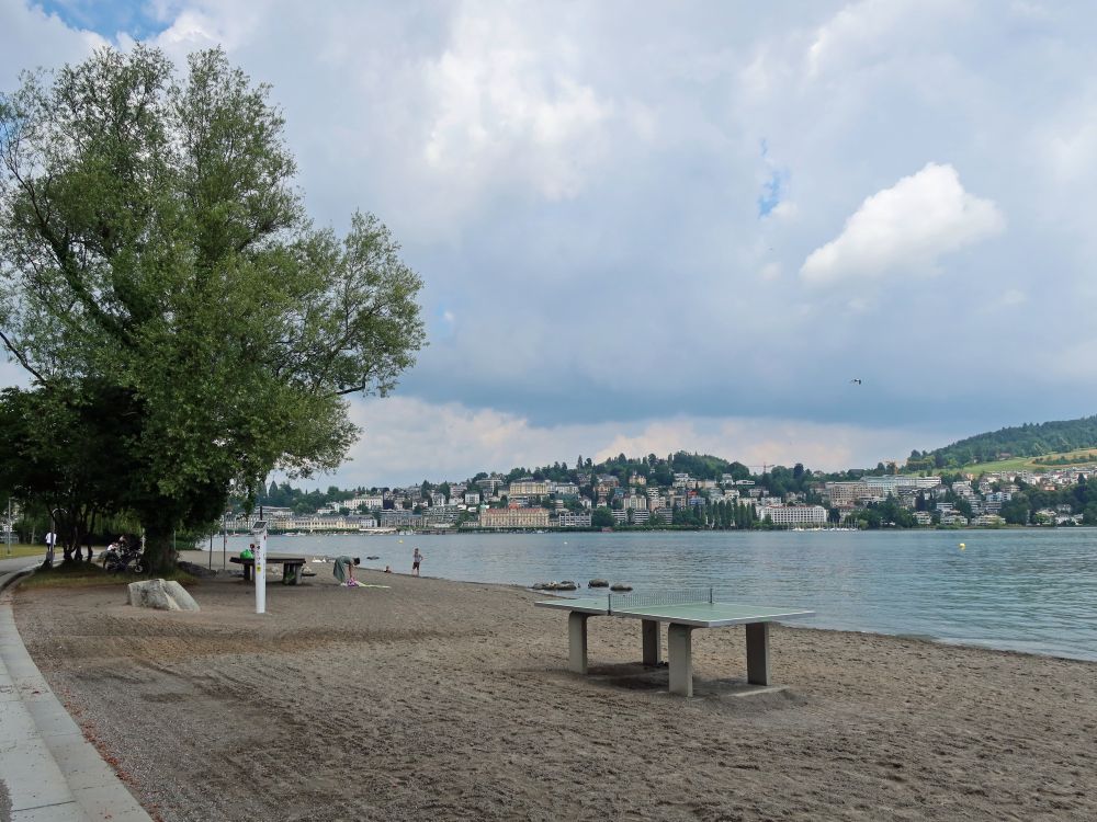 Tischtennis am Strand