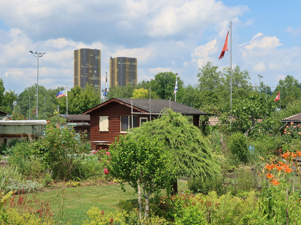 Hochhäuser beim Hallenbad Allmend