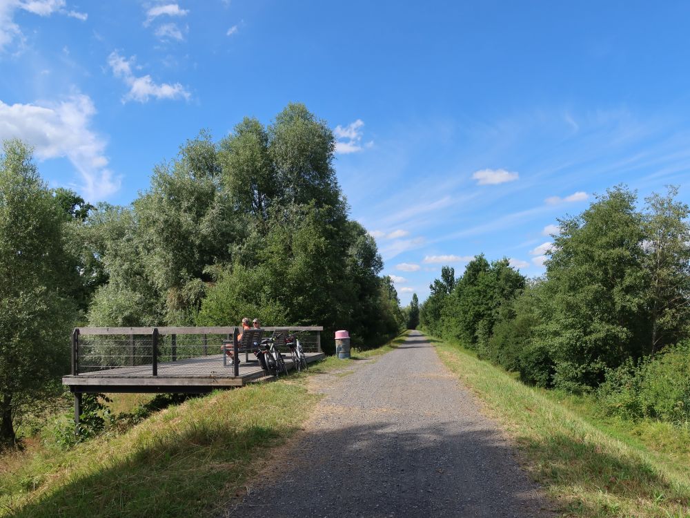 Reussdamm Weg und Aussichtsplattform