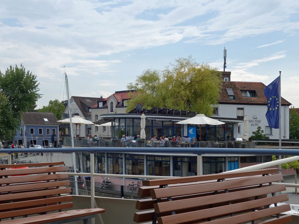 Clubhaus Lände mit Terrasse