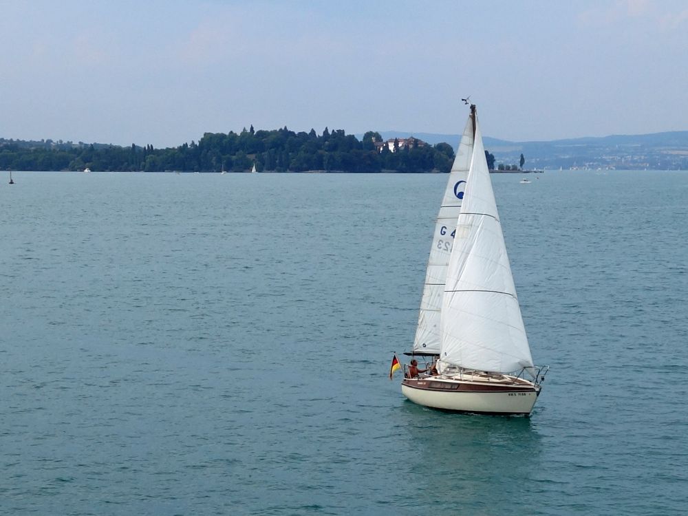 Mainau und Segelboot