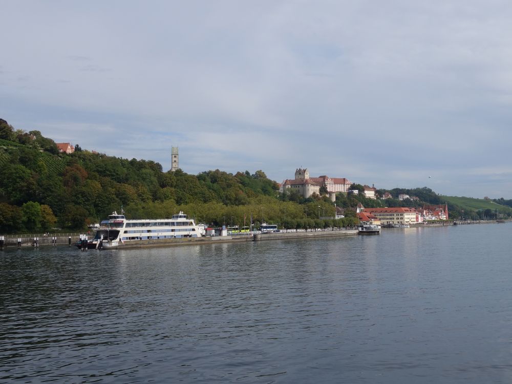Autofähre und Meersburg
