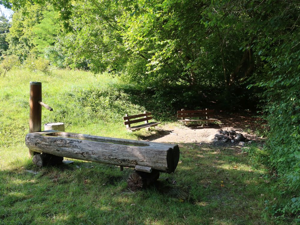 Feuerstelle mit Brunnen