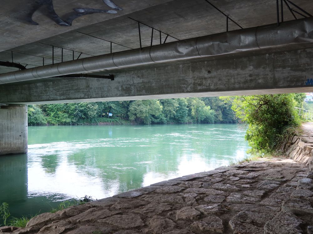 unter der Zollbrücke