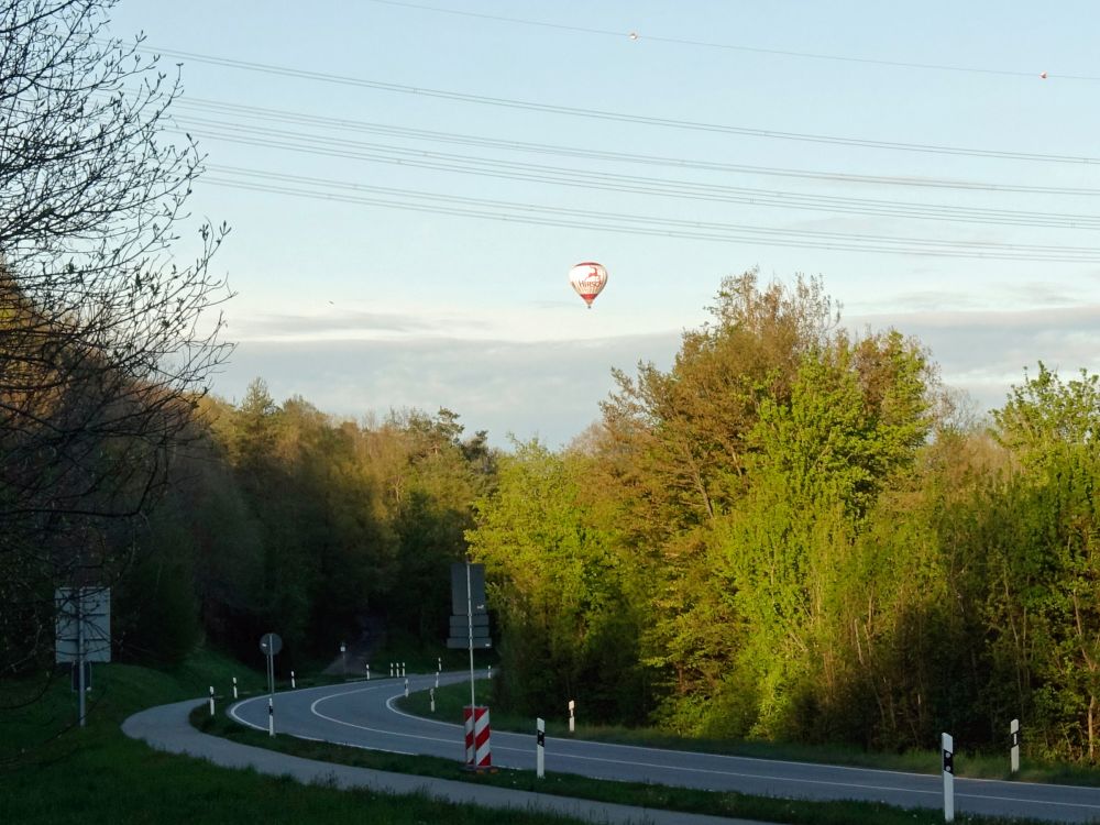 Nenzinger Strasse und Heissluftballon