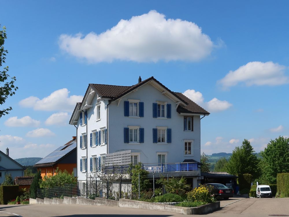 Haus mit Wolke