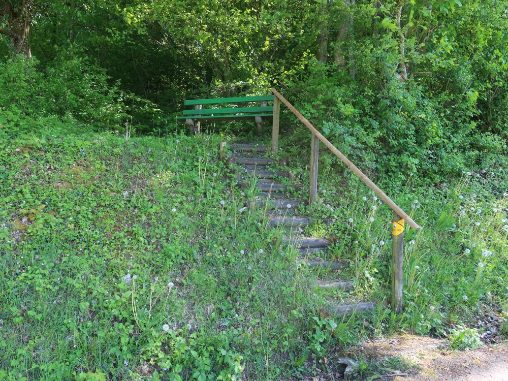 Treppe zur Sitzbank