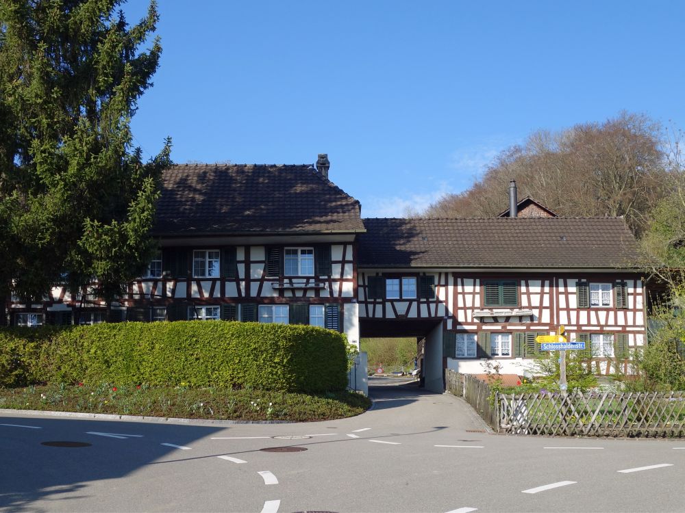 Bauernhof mit Unterführung