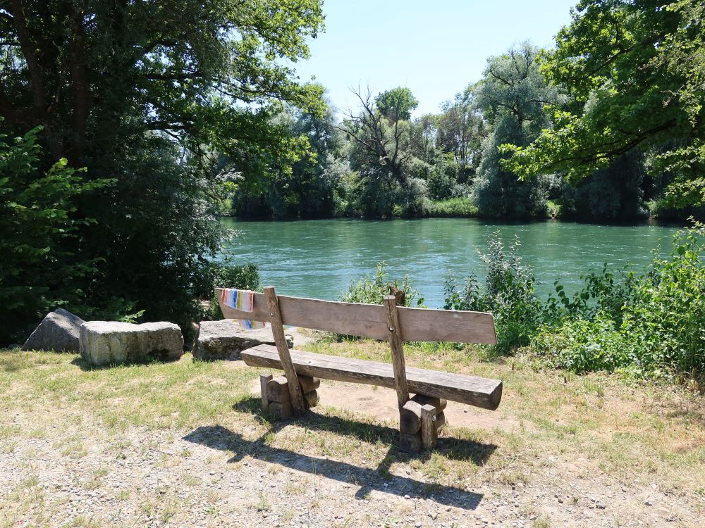 Sitzbank an der Reuss