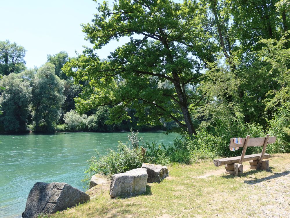 Sitzbank an der Reuss
