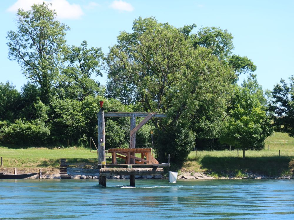 Sprungturm im Rhein