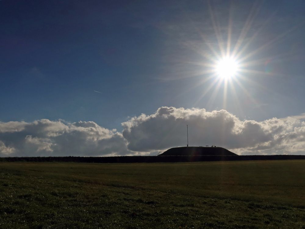 Wasserreservoir mit Sonne